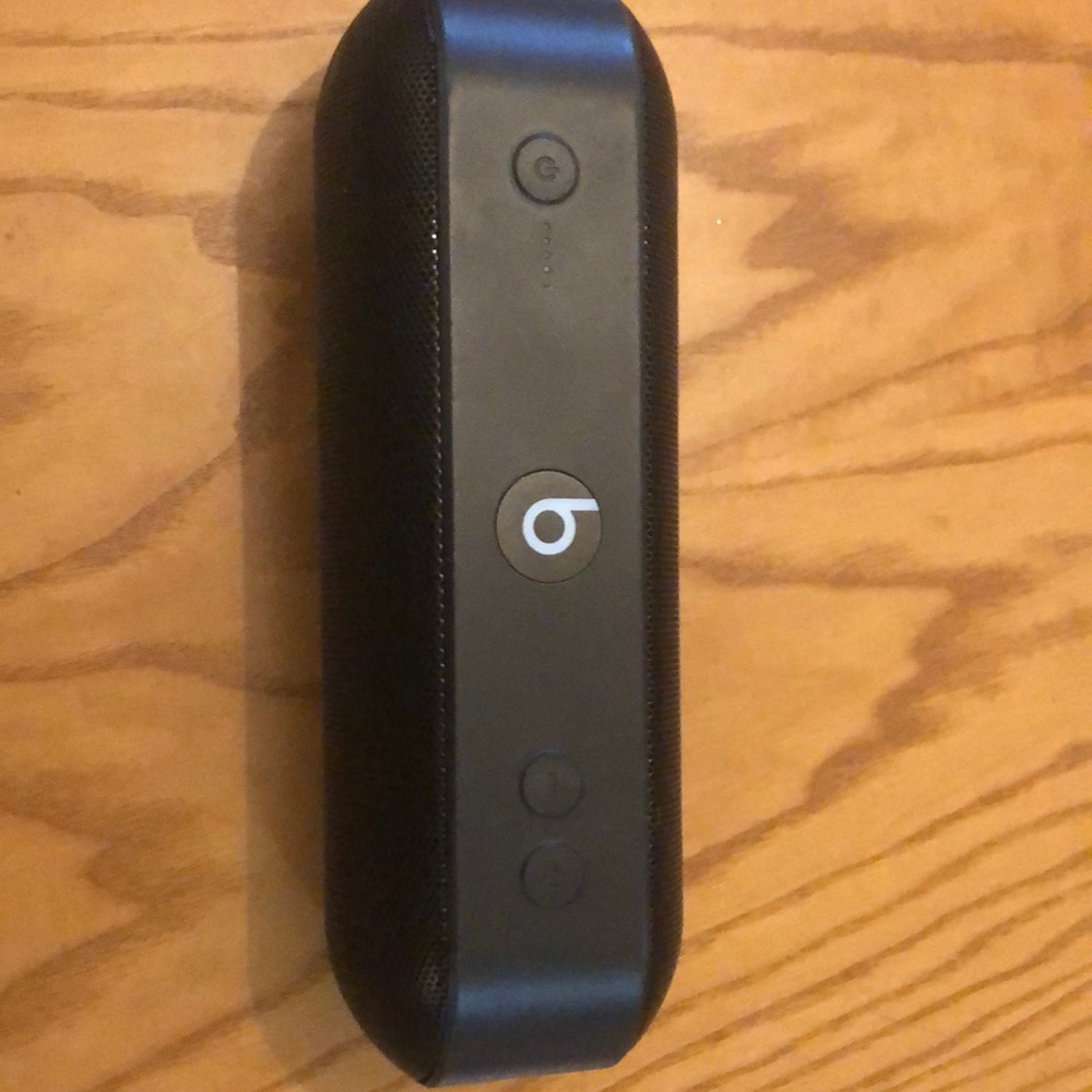 Beats Pill Plus Portable Wireless Speaker A1680 - Used